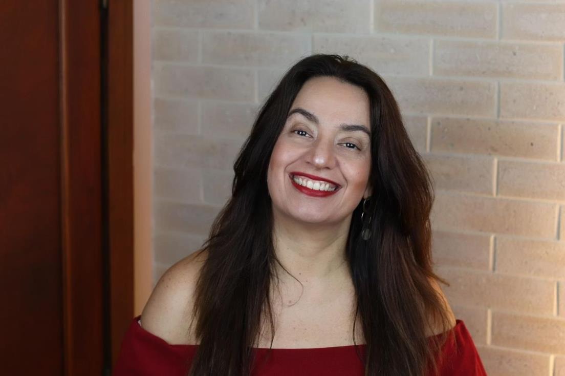 Dra. Solange Travassos sorrindo